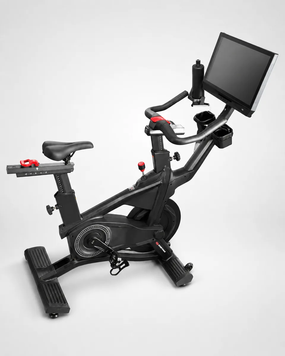 Star Trac Bicicleta Vertical Star Trac con Pantalla Integrada
